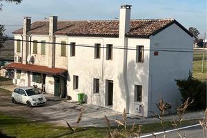 Mezza bifamiliare da finire di ristrutturare