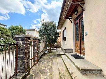 Villa di 210 m² con più di 5 locali e box auto dop