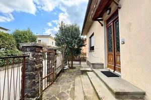 Villa di 210 m² con più di 5 locali e box auto dop