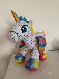 Peluche a forma di unicorno