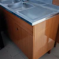 Lavandino completo di base e rubinetto 