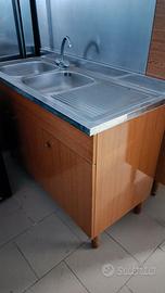 Lavandino completo di base e rubinetto 