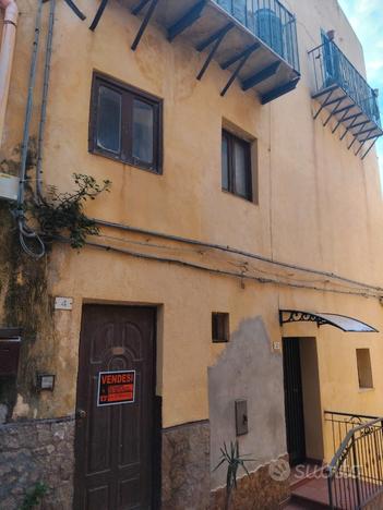 Casa Indipendente da ristrutturare