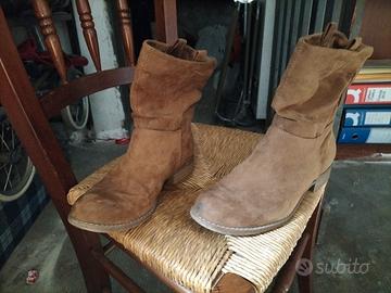 Stivaletti scamosciati 