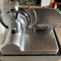 Affettatrice Boston a 220 volt con lama da 30 cm