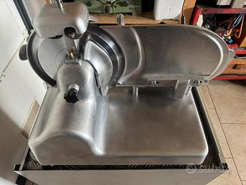 Affettatrice Boston a 220 volt con lama da 30 cm