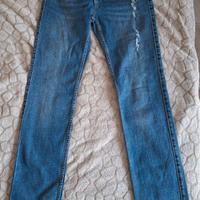 Jeans Zara slim fit blu con dettagli strappati