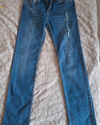 Jeans Zara slim fit blu con dettagli strappati