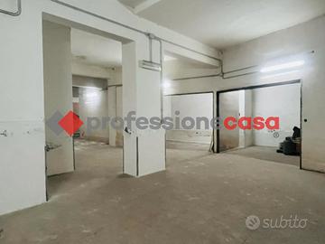 Viale Mario Rapisardi -Autorimessa divisibile