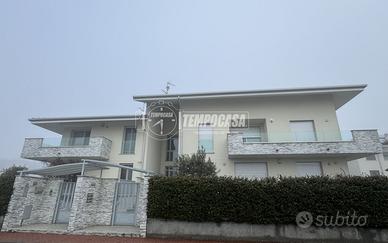 RIF. 560 - TRILOCALE NUOVO ULTIMO PIANO CON BOX E