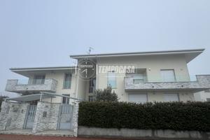 RIF. 560 - TRILOCALE NUOVO ULTIMO PIANO CON BOX E