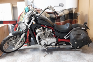 Suzuki Intruder vs800