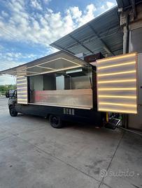 Autonegozio paninoteca ambulante food Truck