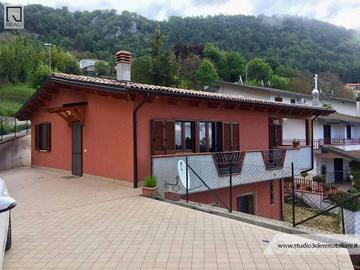 Villa di 240 m² con 4 locali e box auto a Sante Ma