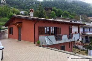 Villa di 240 m² con 4 locali e box auto a Sante Ma
