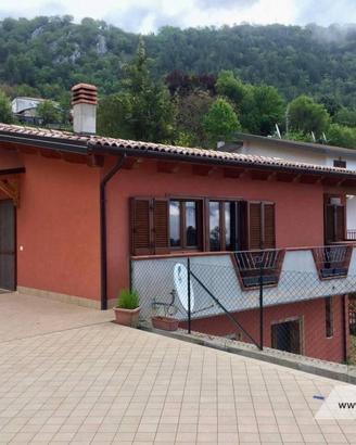 Villa di 240 m² con 4 locali e box auto a Sante Ma