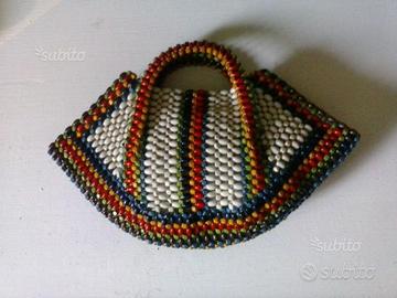 Borsa in perline di legno colorate
