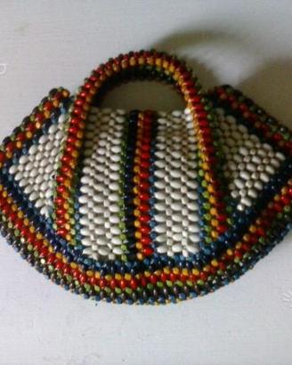 Borsa in perline di legno colorate