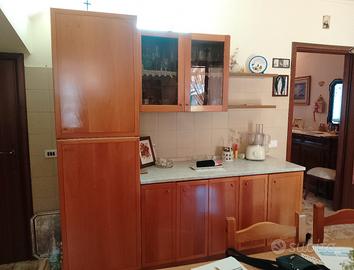 cucina completa di elettrodomestici 