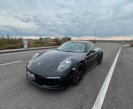 Porsche 911 carrera 4 gts