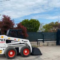 P24 Mini pala Bobcat 763 con forche e benna