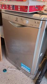 lavastoviglie Indesit