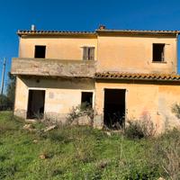 Villa con loggiati e 3000mq di terreno