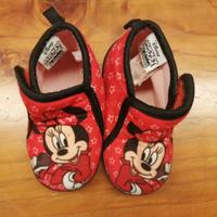 Scarpine da interno per bambina.