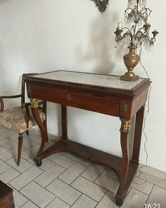 consolle piano marmo e fregi dorati