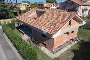 PORZIONE DI BIFAMILIARE A CIAMPINO