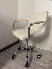 Sedia girevole bianca
