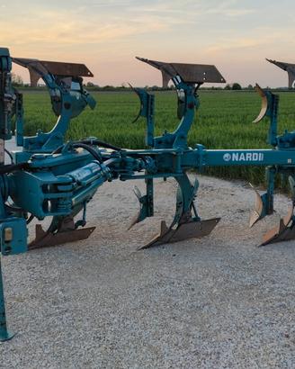 Aratro trivomero nardi variabile fuorisolco