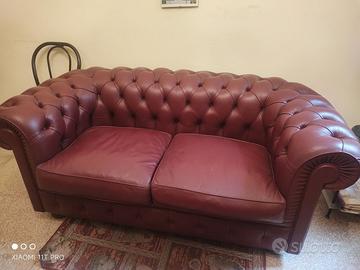 Divano Chesterfield in pelle a due posti