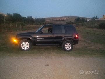 Jeep Cherokee con gancio traino