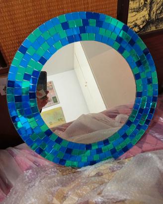 Specchio con cornice a mosaico