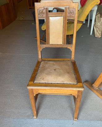 Sedia stile Luigi XVI in pelle con borchie