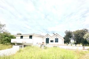 PRESTIGIOSA VILLA + un parco edificabile 5.690 mq