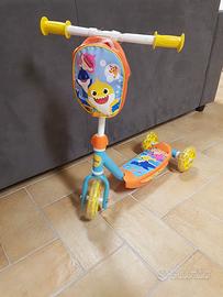 Monopattino 3 ruote Baby Shark 