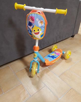 Monopattino 3 ruote Baby Shark 
