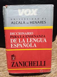 2 Dizionari : 1 inglese. 1 spagnolo.