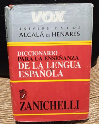 2 Dizionari : 1 inglese. 1 spagnolo.