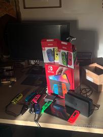 Nintendo Switch 64GB- 6  joystick + 2 giochi