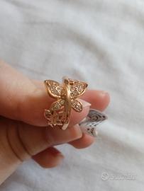 Anello di metallo alle farfalle con strass