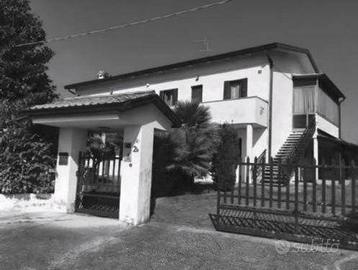 Immobile in asta di 509 m² con 4 locali e box auto