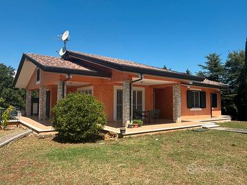 Villa con terreno a Giuliano di Roma