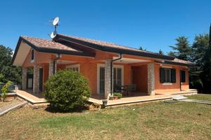 Villa con terreno a Giuliano di Roma