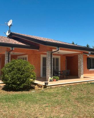 Villa con terreno a Giuliano di Roma