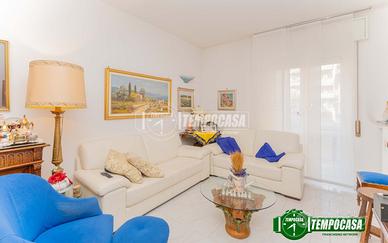 3 locali con cucina abitabile e 2 balconi.