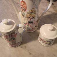 Teiera, caffettiera e zuccheriera