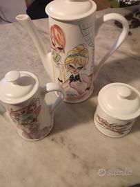 Teiera, caffettiera e zuccheriera